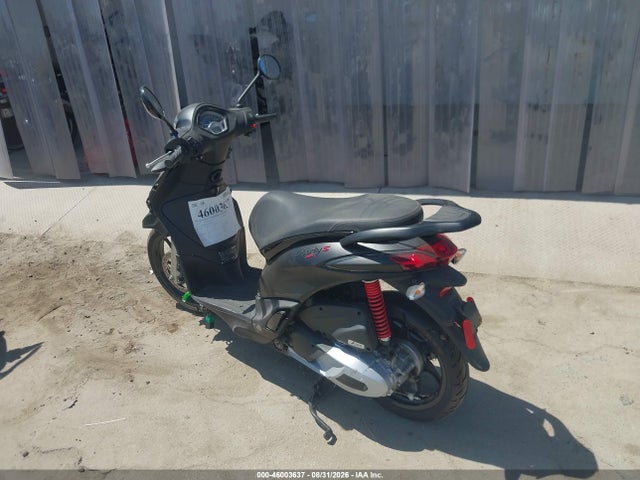 Piaggio Liberty 150/150 S 2023 ZAPM898G1P7003957 Image 3