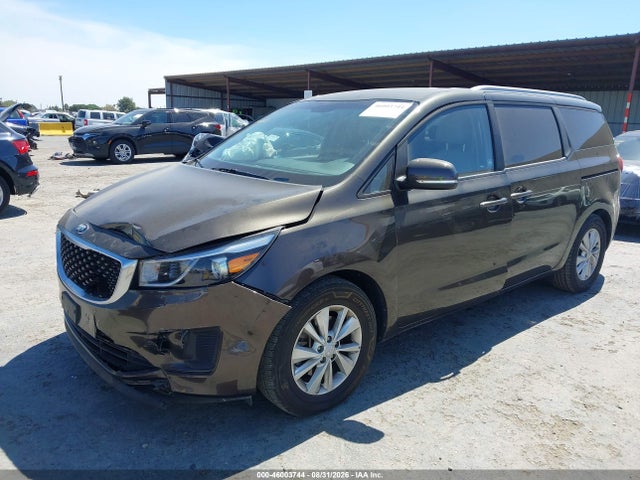 KIA SEDONA LX 2016 KNDMB5C19G6182494 Image 2