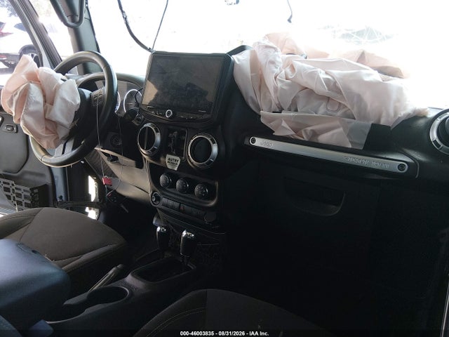 1C4HJWEG0FL734752 Jeep Wrangler Unlimited Sahara