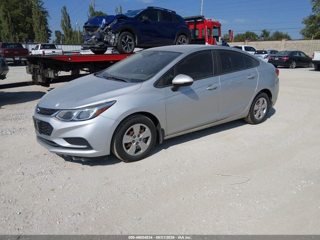 Chevrolet Cruze Ls Auto 2017 1G1BC5SM9H7141464 Image 2