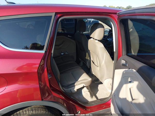 46004680 :رقم المزاد ، 1FMCU0GX7FUC85412 vin ، 2015 Ford Escape Se مزاد بيع