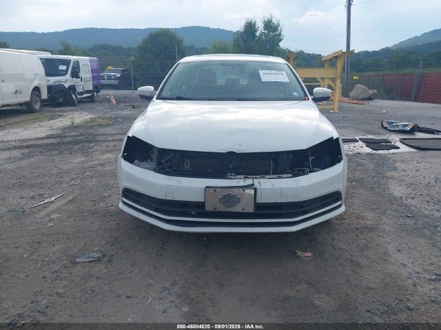 46004820 :رقم المزاد ، 3VWB67AJ0HM271119 vin ، 2017 Volkswagen Jetta 1.4t Se مزاد بيع