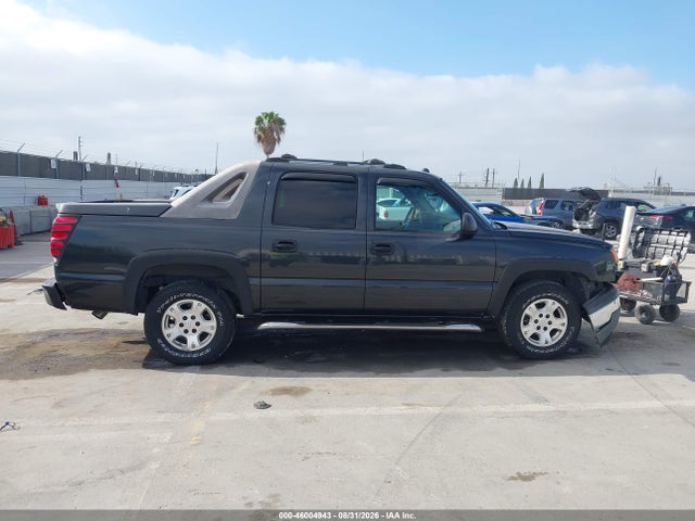 46004943 :رقم المزاد ، 3GNEK12Z05G136883 vin ، 2005 Chevrolet Avalanche 1500 Z71 مزاد بيع