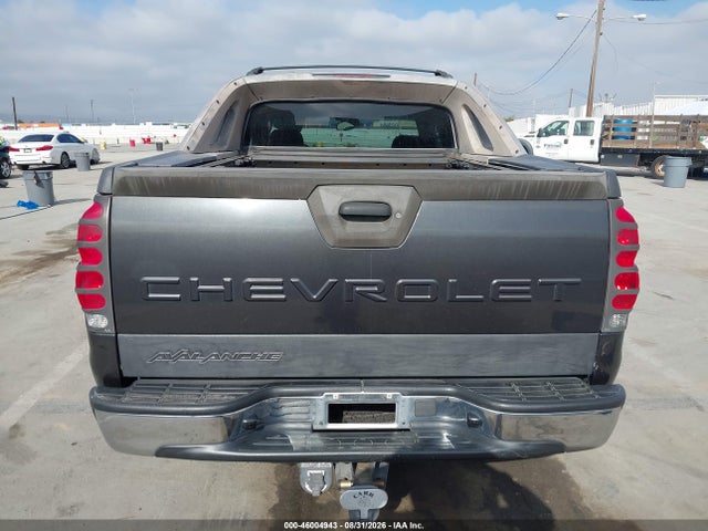 46004943 :رقم المزاد ، 3GNEK12Z05G136883 vin ، 2005 Chevrolet Avalanche 1500 Z71 مزاد بيع