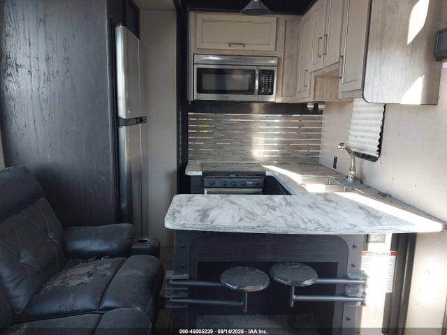 Aukcja sprzedaży 2017 Keystone Rv Fuzion Toyhauler 5th Whl Travel Trailer, vin: 4YDF36929HF810743, numer aukcji: 46005239