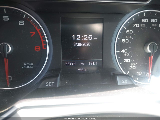 2013 Audi A4 2.0t Premium მანქანა იყიდება აუქციონზე, vin: WAUFFAFL5DN025501, აუქციონის ნომერი: 46005621