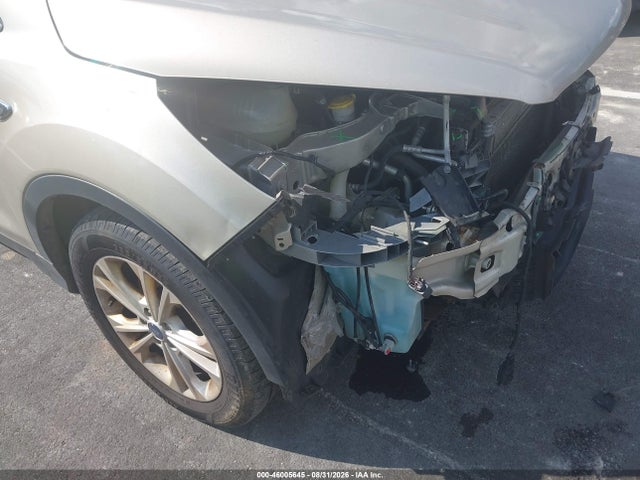 46005645 :رقم المزاد ، 1FMCU0GD7HUD50512 vin ، 2017 Ford Escape Se مزاد بيع