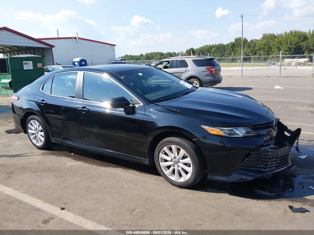 Продаж на аукціоні авто 2018 Toyota Camry Le, vin: 4T1B11HK2JU601188, номер лоту: 46005696