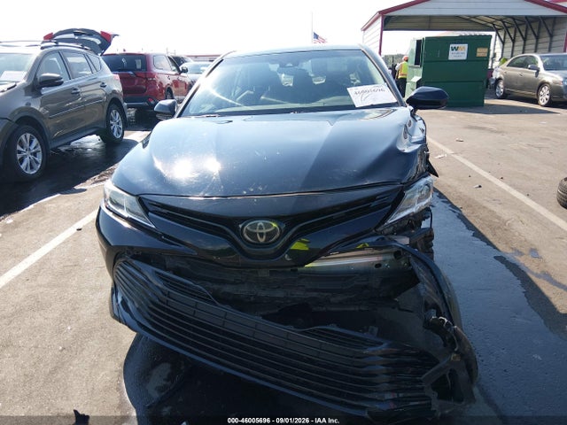 Продаж на аукціоні авто 2018 Toyota Camry Le, vin: 4T1B11HK2JU601188, номер лоту: 46005696