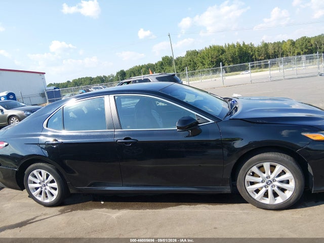 Продаж на аукціоні авто 2018 Toyota Camry Le, vin: 4T1B11HK2JU601188, номер лоту: 46005696