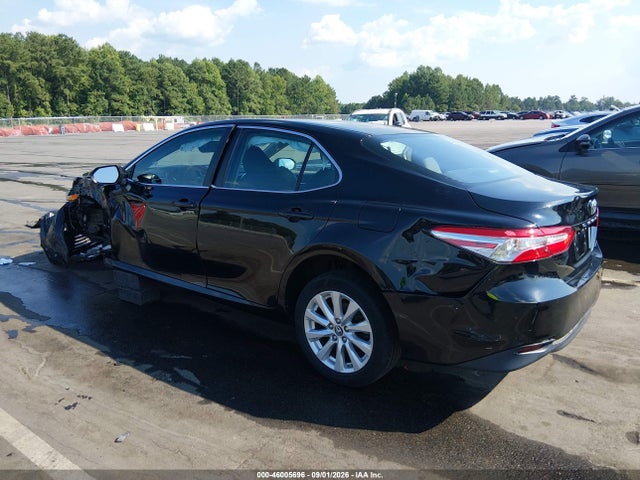 Продаж на аукціоні авто 2018 Toyota Camry Le, vin: 4T1B11HK2JU601188, номер лоту: 46005696