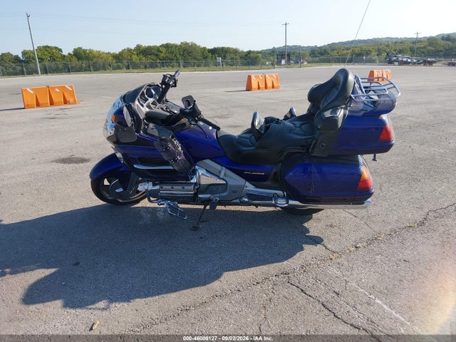 46006127 :رقم المزاد ، 1HFSC470X2A105385 vin ، 2002 Honda Gl1800 مزاد بيع