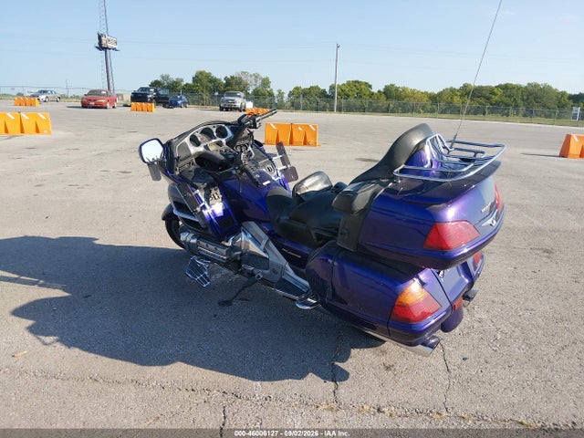 46006127 :رقم المزاد ، 1HFSC470X2A105385 vin ، 2002 Honda Gl1800 مزاد بيع