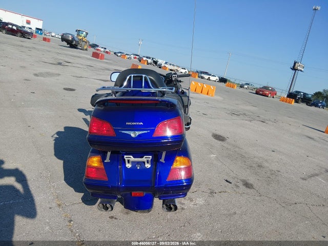 46006127 :رقم المزاد ، 1HFSC470X2A105385 vin ، 2002 Honda Gl1800 مزاد بيع