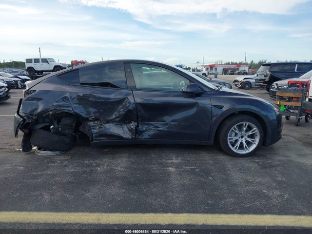 Продажа на аукционе авто 2024 Tesla Model Y Long Range Single Motor Rear-wheel Drive/rwd, vin: 7SAYGDED3RF039636, номер лота: 46006454