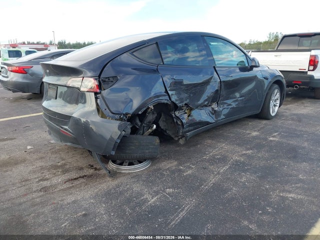 Продажа на аукционе авто 2024 Tesla Model Y Long Range Single Motor Rear-wheel Drive/rwd, vin: 7SAYGDED3RF039636, номер лота: 46006454