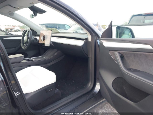 Продажа на аукционе авто 2024 Tesla Model Y Long Range Single Motor Rear-wheel Drive/rwd, vin: 7SAYGDED3RF039636, номер лота: 46006454