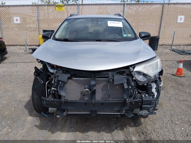 Toyota RAV4 LE 2018 2T3BFREV1JW713728 Image 13