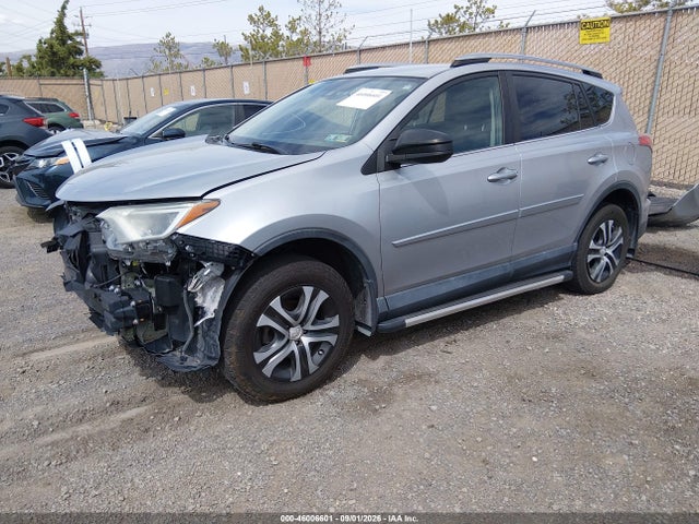 Toyota RAV4 LE 2018 2T3BFREV1JW713728 Image 2