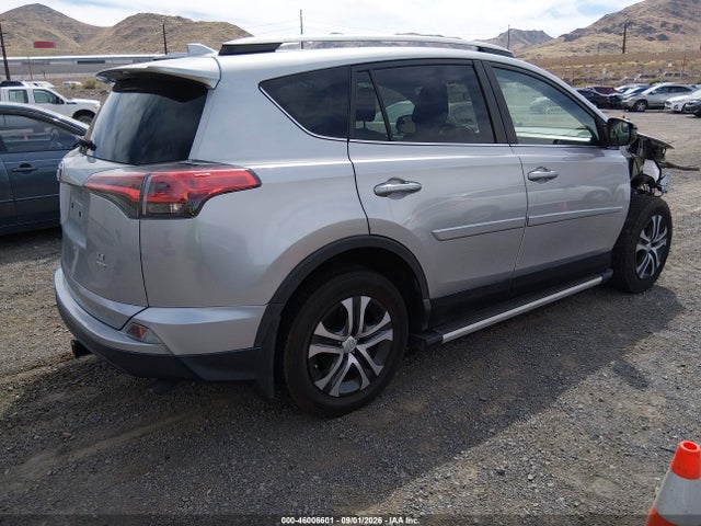 2T3BFREV1JW713728 Toyota RAV4 LE