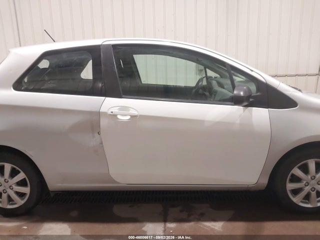 46006617 :رقم المزاد ، VNKJTUD33FA018526 vin ، 2015 Toyota Yaris Le مزاد بيع