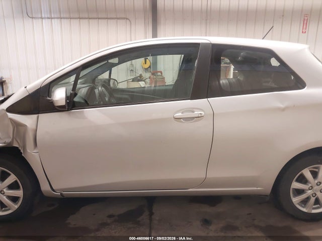 46006617 :رقم المزاد ، VNKJTUD33FA018526 vin ، 2015 Toyota Yaris Le مزاد بيع