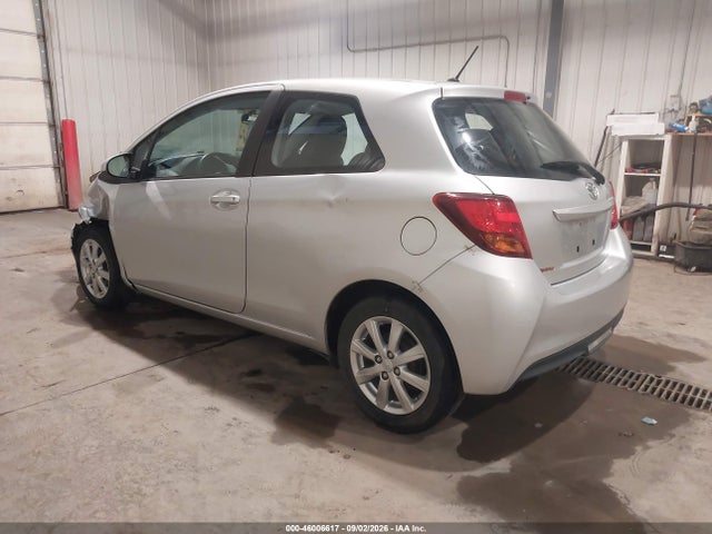 46006617 :رقم المزاد ، VNKJTUD33FA018526 vin ، 2015 Toyota Yaris Le مزاد بيع