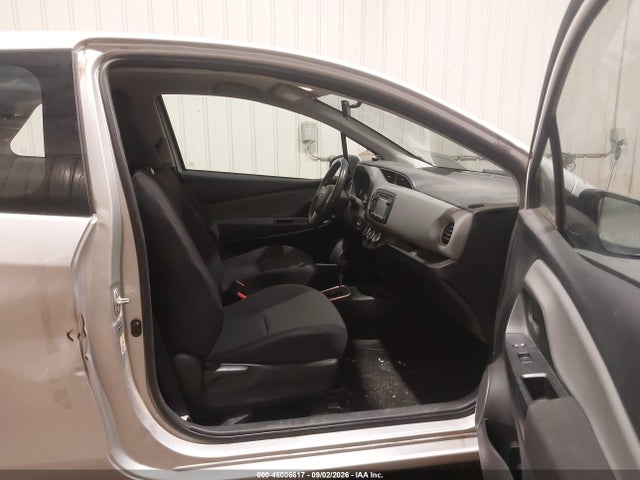 46006617 :رقم المزاد ، VNKJTUD33FA018526 vin ، 2015 Toyota Yaris Le مزاد بيع