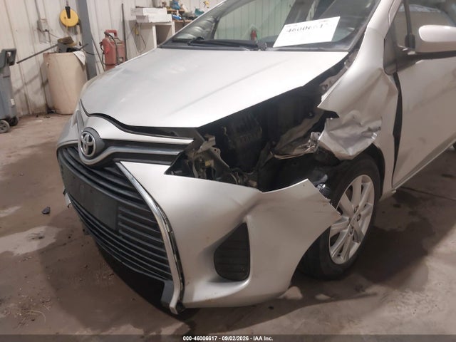 46006617 :رقم المزاد ، VNKJTUD33FA018526 vin ، 2015 Toyota Yaris Le مزاد بيع