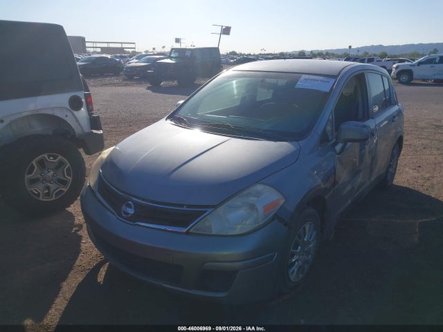 46006969 :رقم المزاد ، 3N1BC1CP4BL396313 vin ، 2011 Nissan Versa 1.8s مزاد بيع