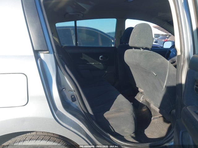 46006969 :رقم المزاد ، 3N1BC1CP4BL396313 vin ، 2011 Nissan Versa 1.8s مزاد بيع