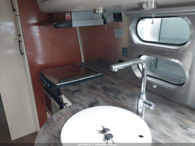 Airstream Other 2019 1STJFYJ20KJ544899 Image 13