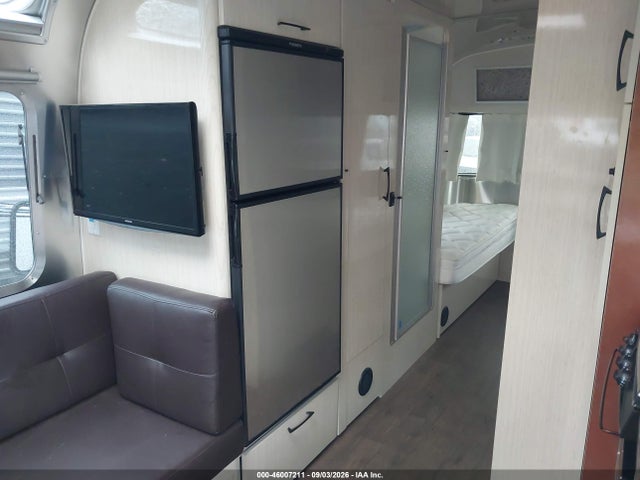 Airstream Other 2019 1STJFYJ20KJ544899 Image 14