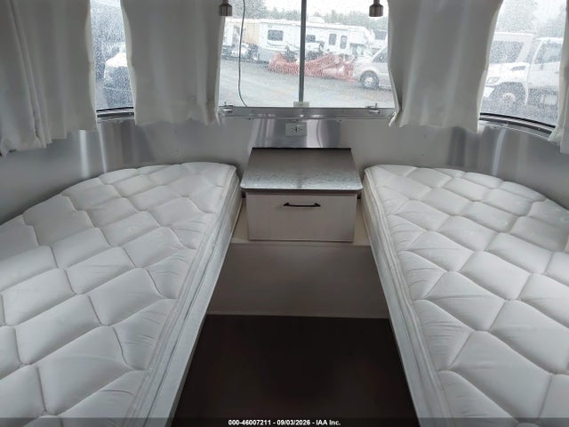 Airstream Other 2019 1STJFYJ20KJ544899 Image 5