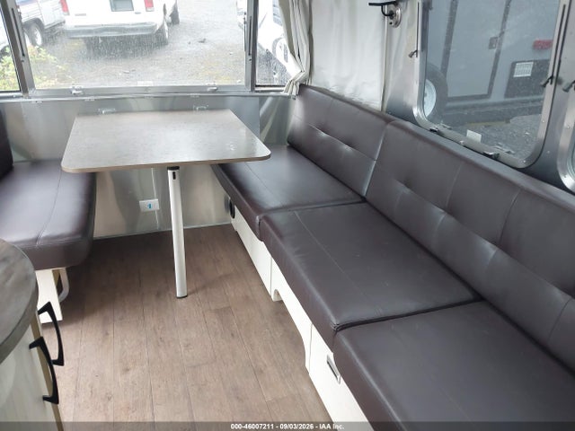 Airstream Other 2019 1STJFYJ20KJ544899 Image 8