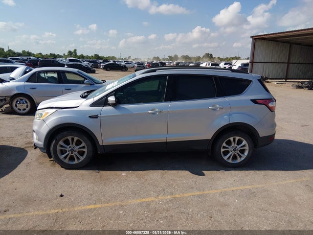 46007328 :رقم المزاد ، 1FMCU0GD7JUB10978 vin ، 2018 Ford Escape Se مزاد بيع