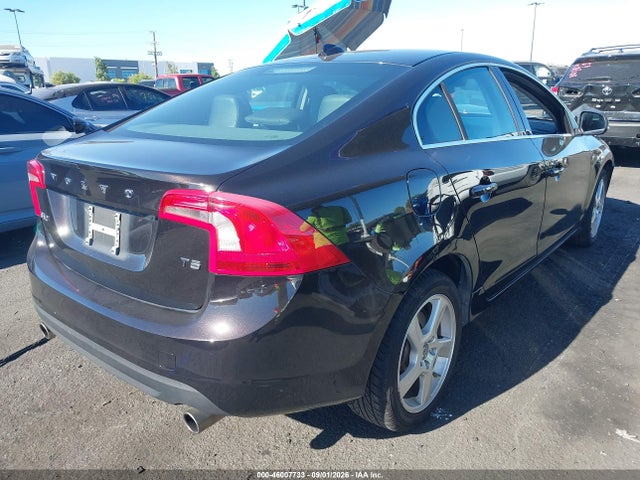 2013 Volvo S60 T5 მანქანა იყიდება აუქციონზე, vin: YV1612FS2D1215403, აუქციონის ნომერი: 46007733