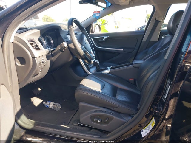 2013 Volvo S60 T5 მანქანა იყიდება აუქციონზე, vin: YV1612FS2D1215403, აუქციონის ნომერი: 46007733