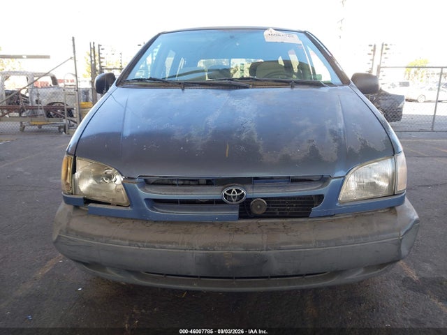 2000 Toyota Sienna Ce მანქანა იყიდება აუქციონზე, vin: 4T3ZF19C4YU193947, აუქციონის ნომერი: 46007785
