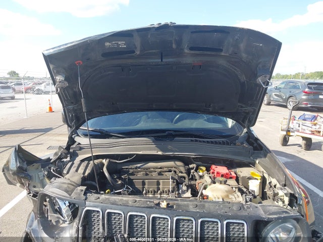 46007831 :رقم المزاد ، ZACNJCBBXMPN30315 vin ، 2021 Jeep Renegade Latitude Fwd مزاد بيع