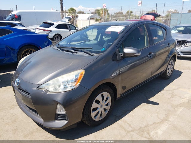 Toyota Prius C Two 2014 JTDKDTB37E1574523 Image 2
