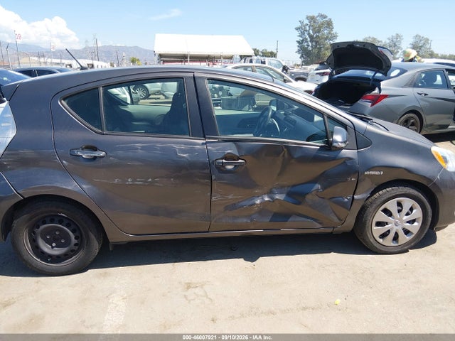 Toyota Prius C Two 2014 JTDKDTB37E1574523 Image 6
