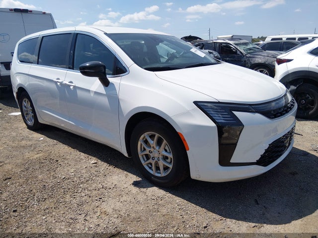 46008050 :رقم المزاد ، 2C4RC1BGXVR573077 vin ، 2027 Chrysler Pacifica مزاد بيع