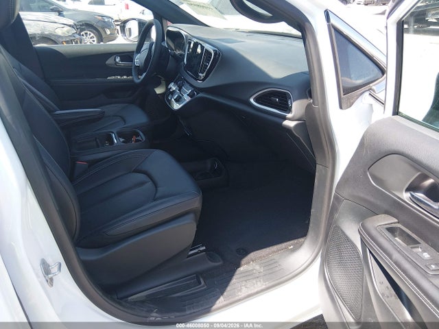 46008050 :رقم المزاد ، 2C4RC1BGXVR573077 vin ، 2027 Chrysler Pacifica مزاد بيع