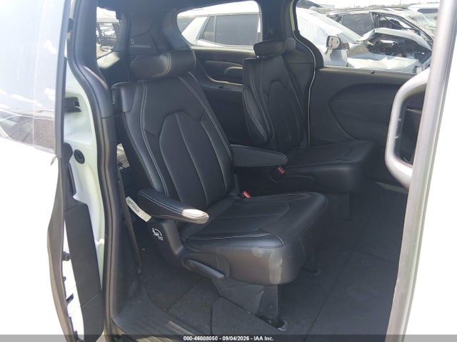 46008050 :رقم المزاد ، 2C4RC1BGXVR573077 vin ، 2027 Chrysler Pacifica مزاد بيع