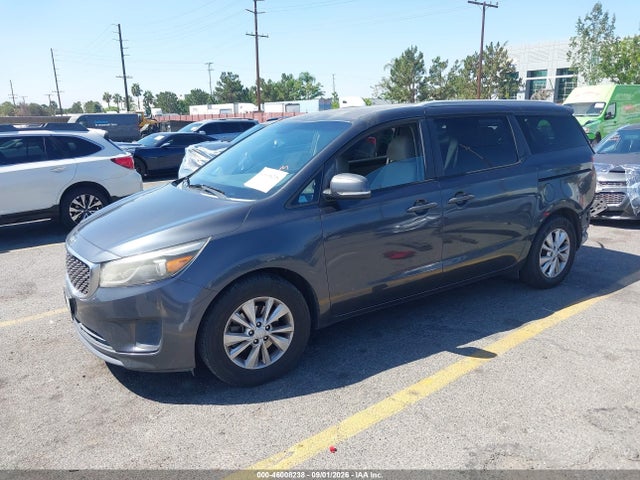 KIA SEDONA LX 2015 KNDMB5C19F6029886 Image 2