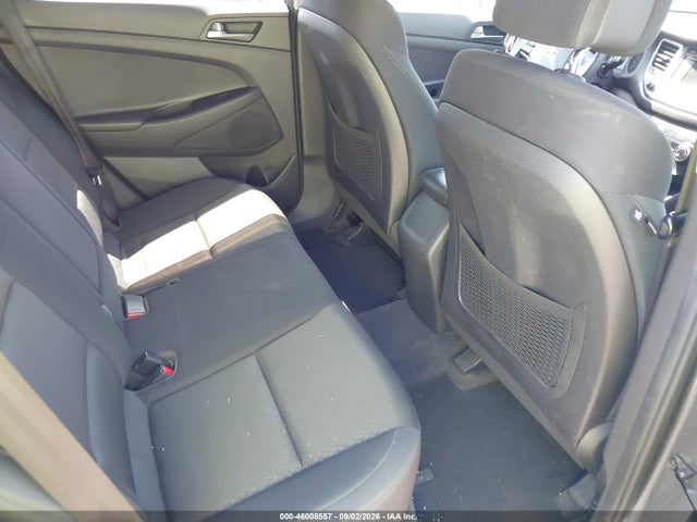 46008557 :رقم المزاد ، KM8J23A40HU392981 vin ، 2017 Hyundai Tucson Se مزاد بيع