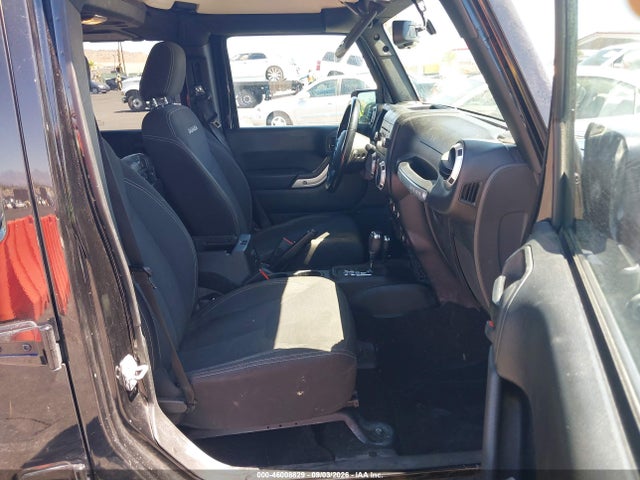 1C4HJWEG4JL918603 Jeep Wrangler Unlimited Sahara