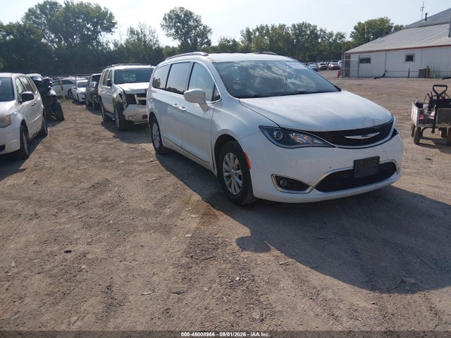 Продаж на аукціоні авто 2017 Chrysler Pacifica Touring-l, vin: 2C4RC1BG5HR702587, номер лоту: 46008966
