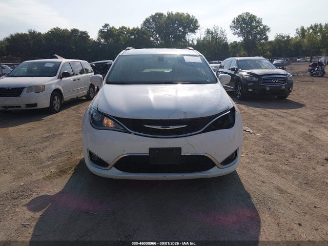 Продаж на аукціоні авто 2017 Chrysler Pacifica Touring-l, vin: 2C4RC1BG5HR702587, номер лоту: 46008966